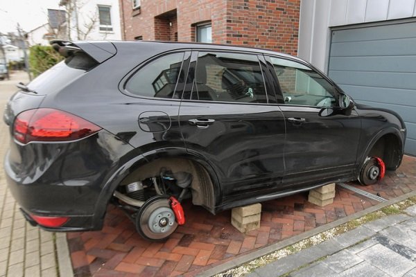 سرقت رینگ و لاستیک خودرو در ایران